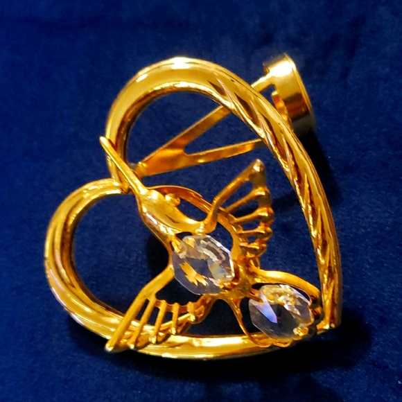 Humming bird - Picture 2 of 6